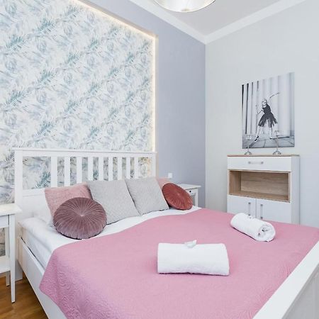 Sweet Family Apartment Chodkiewicza Rondo Grzegorzeckie By Noclegi Renters كراكوفيا المظهر الخارجي الصورة